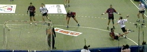 Aus unglaublichem Winkel trifft Jacobsen zum 11:9