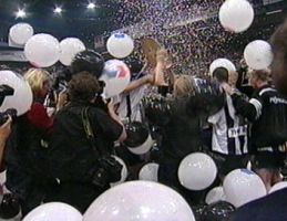 Sektdusche und Luftballons