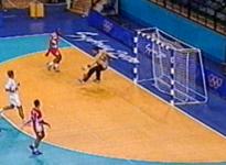 43. Minute: �gypten hat die Chance zur 16:15-F�hrung, aber der starke Jan Holpert pariert.