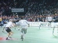 Der verh�ngnisvolle Moment - Pettersson kollidiert mit Stankiewicz...