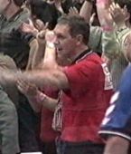 Jubel bei HSG-Trainer Andersson und den Nordhorner Fans.