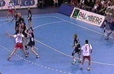 Belaustegui trifft zum 12:9.