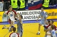 Pascal Hens trifft zum 29:23. Pascal Hens trifft zum 29:23.