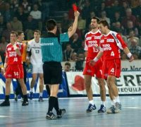 Maik Machulla sah bereits in der 35. Minute rot. Maik Machulla sah bereits in der 35. Minute rot.