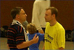 Unser Mitarbeiter Dr. Oliver Schulz im Gespr�ch mit Henrik Lundstr�m.