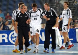 In der 12. Minute schied Kapit�n Stefan L�vgren verletzt aus. Seine chronische Adduktorenzerrung machte sich wieder bemerkbar.