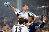 Frode Hagen setzt sich gegen Gueric Kervadec durch.