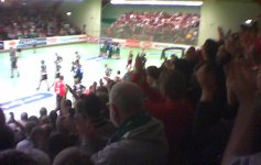 Jubel bei den "Bajen"-Fans �ber den klaren Sieg.