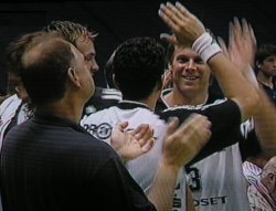 Jubel auf der Kieler Bank schon kurz vor Schluss. Jubel auf der Kieler Bank schon kurz vor Schluss.