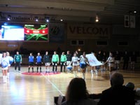 Die Mannschaften vor dem Duell im Sportpalast von Minsk