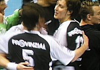 Jubel beim THW nach dem hart erkämpften Sieg in Lemgo. Jubel beim THW nach dem hart erkämpften Sieg in Lemgo.