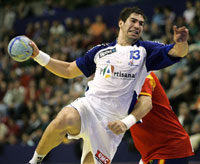 Auch zehn Treffer von Nikola Karabatic reichten nicht, um die Niederlage gegen Spanien zu verhindern. Auch zehn Treffer von Nikola Karabatic reichten nicht, um die Niederlage gegen Spanien zu verhindern.