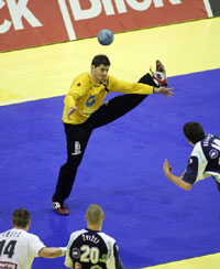 Henning Fritz parierte zwei Strafw�rfe von  Siarhei Rutenka.