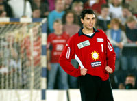 Auch Weltklasse-Torhüter Nandor Fazekas verlässt den TuS-N - sein neuer Verein: der VfL Gummersbach Auch Weltklasse-Torhüter Nandor Fazekas verlässt den TuS-N - sein neuer Verein: der VfL Gummersbach