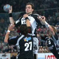 Zwei der Haupttorschützen stoppen Viktor Szliagyi: Oliver Köhrmann und Manuel Liniger Zwei der Haupttorschützen stoppen Viktor Szliagyi: Oliver Köhrmann und Manuel Liniger