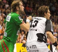 Marcus Ahlm gelangen trotz "z�rtlicher" Bewachung von Steffen Stiebler f�nf Tore.