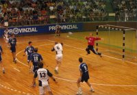 Henrik Lundstr�m trifft.