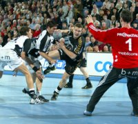 Knudsen setzt sich am Kreis durch. Knudsen setzt sich am Kreis durch.