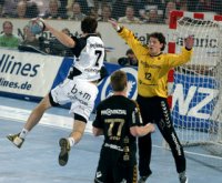 Vid Kavticnik im Sprungwurf.