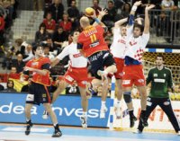 Demetrio Lozano versucht Raul Entrerrios anzuspielen.