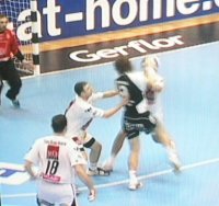 Marcus Ahlm im Kampf am Kreis.