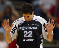 Kein Grund, sich zu entschuldigen: Nikola Karabatic hatte mit seinen 25 Toren in zwei Spielen großen Anteil am erneuten Pokalsieg des THW, wurde bester Torschütze des "Final Fours" und zum wertvollsten Spieler des Turniers gewählt. Kein Grund, sich zu entschuldigen: Nikola Karabatic hatte mit seinen 25 Toren in zwei Spielen großen Anteil am erneuten Pokalsieg des THW, wurde bester Torschütze des "Final Fours" und zum wertvollsten Spieler des Turniers gewählt.