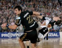 Marcin Lijewski im Zweikampf mit Dominik Klein.