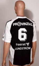 Die R�ckseite des Trikots mit Extradruck "Lundstr�m"