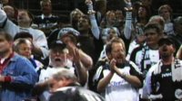 Jubelnde Kieler Fans: Ausw�rtssieg!