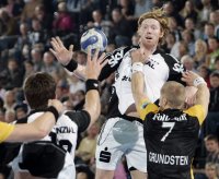 Nicklas Grundsten stoppt B�rge Lund.