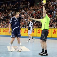 Eine faire Partie, auch wenn Ex-Zebra Nico Kibat hier die gelbe Karte kassiert. Eine faire Partie, auch wenn Ex-Zebra Nico Kibat hier die gelbe Karte kassiert.