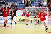 Lars Christiansen dreht nach seinem finalen Siebenmeter jubeln ab. Lars Christiansen dreht nach seinem finalen Siebenmeter jubeln ab.