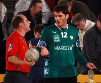 Engagiert wie eh und je: Henning Fritz kehrt zurück an die Stelle seiner größten Triumphe. Engagiert wie eh und je: Henning Fritz kehrt zurück an die Stelle seiner größten Triumphe.