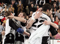 Riesiger Jubel bei den Kielern nach dem Derbysieg.