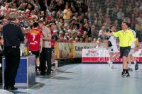 Mark Schmetz" (Nummer 7) Arbeitstag endete vorzeitig: Dritte Zwei-Minuten-Strafe in der 51. Minute.