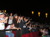 Fast wie in der Sparkassen-Arena: Die Stimmung  im CinemaxX.