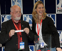 Glücksfee Heike Lätzsch zog den THW Kiel als Gegner des Stralsunder HV. Glücksfee Heike Lätzsch zog den THW Kiel als Gegner des Stralsunder HV.