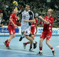 Stefan L�vgren erzielte drei seiner vier Tore innerhalb von vier Minuten.