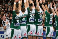 Der G�ppinger Abwehrriegel hielt nur 26 Minuten dem THW-Druck stand.