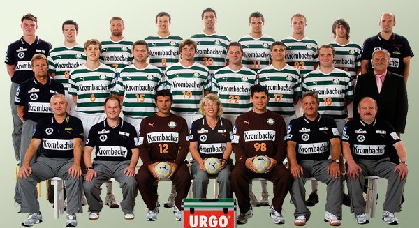 Oben von links: Physioth. Stubner, Ludwig, Pomeranz, Salzer, Chalkidis, Allendorf, Weber, Jungwirth, Trainer Mudrow;Mitte von links: Arzt P�rschke, Christophersen, Mraz, Michel, Werum, Djordjic, Schneider, Manager Dotzauer;