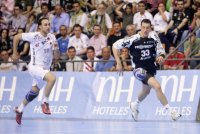 Dominik Klein erzielte sieben Tore. Hier läuft er seinem Gegenspieler Roberto Garcia Parrondo davon. Dominik Klein erzielte sieben Tore. Hier läuft er seinem Gegenspieler Roberto Garcia Parrondo davon.