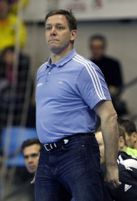 THW-Trainer Alfred Gislason gehen langsam die Spieler aus. THW-Trainer Alfred Gislason gehen langsam die Spieler aus.