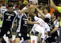 Auch die vielarmige THW-Abwehr konnte vier Treffer Luc Abalos nicht verhindern. Auch die vielarmige THW-Abwehr konnte vier Treffer Luc Abalos nicht verhindern.