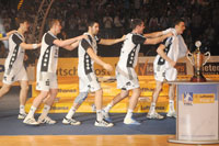 Die THW-Karawane zieht zum Siegerpodest...