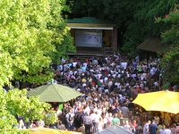Über 2.000 Fans fieberten in der Forstbaumschule mit dem THW Kiel. Über 2.000 Fans fieberten in der Forstbaumschule mit dem THW Kiel.