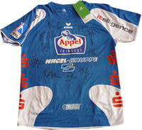 Ein Trikot des TBV Lemgo - der einzige Club, der den THW in dieser Spielzeit in der Bundesliga besiegen konnte - mit Unterschriften von Michael Kraus und Co. ist ebenfalls im Angebot