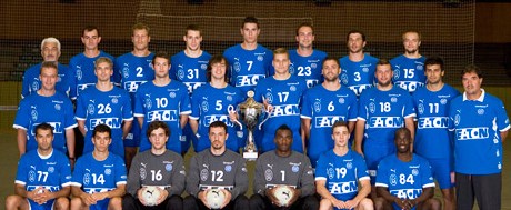 Hinten von links: Physioth. Azghandi, Co-Trainer Kurtagic, Krantz, Rahmel, Markovic, Szilagyi, Wagner, L�tzelberger;Mitte von links: Arzt Viebahn, Pfahl, F�th, Jahn, Eisenkr�tzer, Vukovic, Gunnarsson, Esteki, Trainer Hasanefendic;