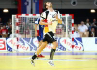 �rger bei Christian Sprenger, nachdem er mit einem Gegensto� an Thierry Omeyer scheiterte.