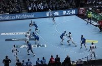 Gummersbach begann - wie schon gegen den HSV - mit einer 3:3-Deckung. Gummersbach begann - wie schon gegen den HSV - mit einer 3:3-Deckung.