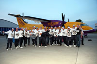 Der THW Kiel landet in Holtenau - und wird von rund 1.500 Fans empfangen. Der THW Kiel landet in Holtenau - und wird von rund 1.500 Fans empfangen.